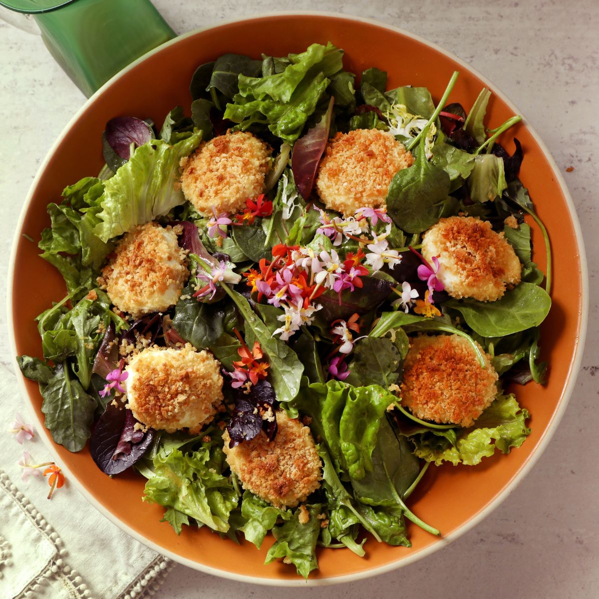 Master the Art of Baked Goat Cheese Salad: Crispy & Creamy